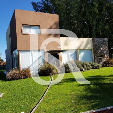 DN - Hermosa casa en Club de Campo ¨La Candida¨ Alquiler y Venta