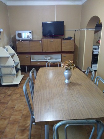 AJ OPORTUNIDAD!!! CASA A RECICLAR 5 AMBIENTES CON PILETA Y HERMOSO JARDIN  