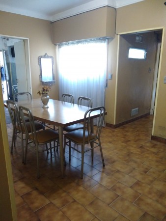 AJ OPORTUNIDAD!!! CASA A RECICLAR 5 AMBIENTES CON PILETA Y HERMOSO JARDIN  