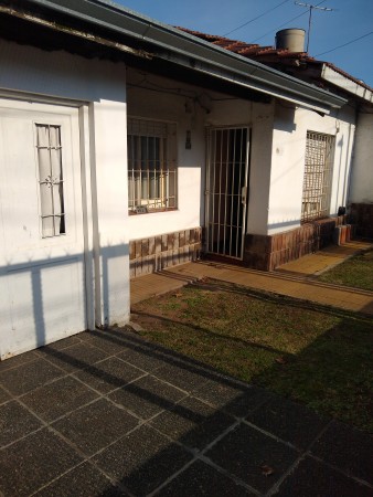 AJ OPORTUNIDAD!!! CASA A RECICLAR 5 AMBIENTES CON PILETA Y HERMOSO JARDIN  