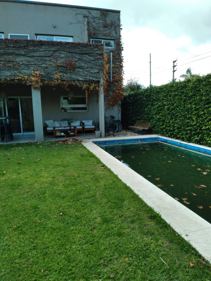 MS - Venta de Casa Espaciosa con Piscina y Quincho