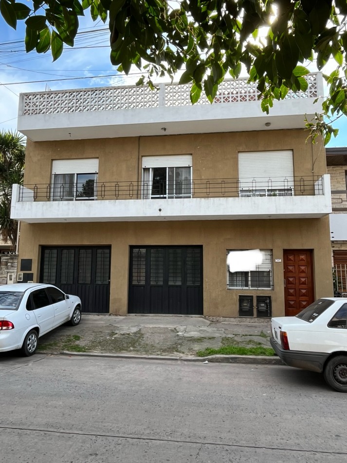 AJ Vivienda multifamiliar con dos locales, departamento 4 amb y 2 ambientes