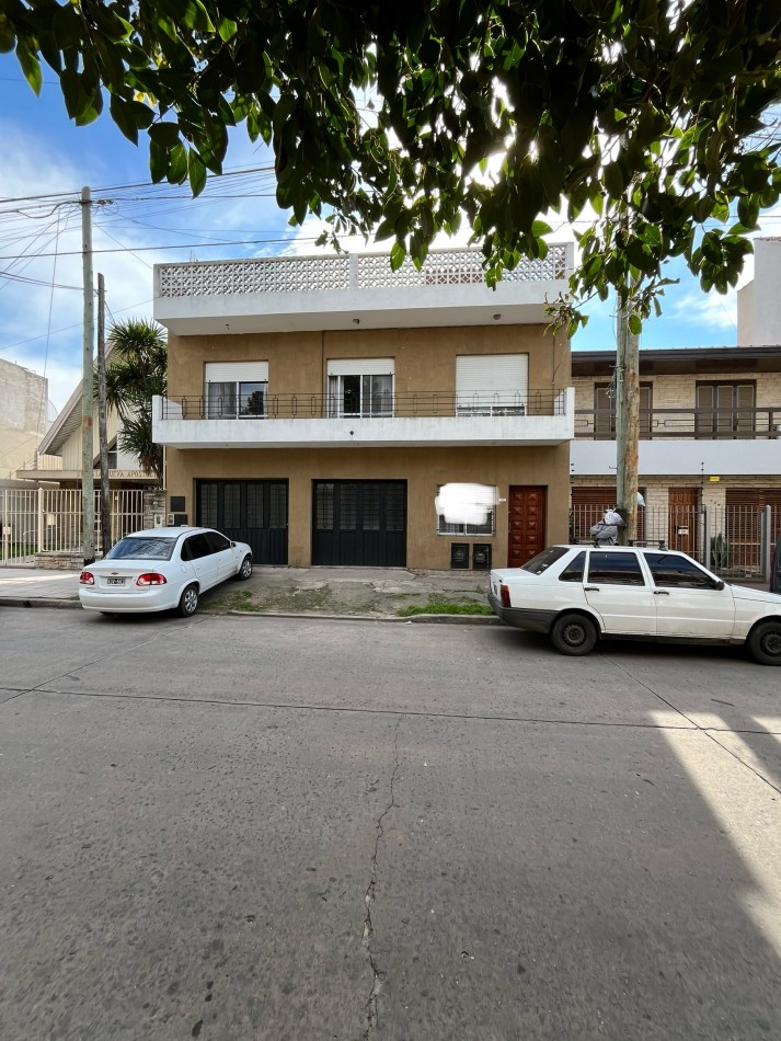 AJ Vivienda multifamiliar con dos locales, departamento 4 amb y 2 ambientes