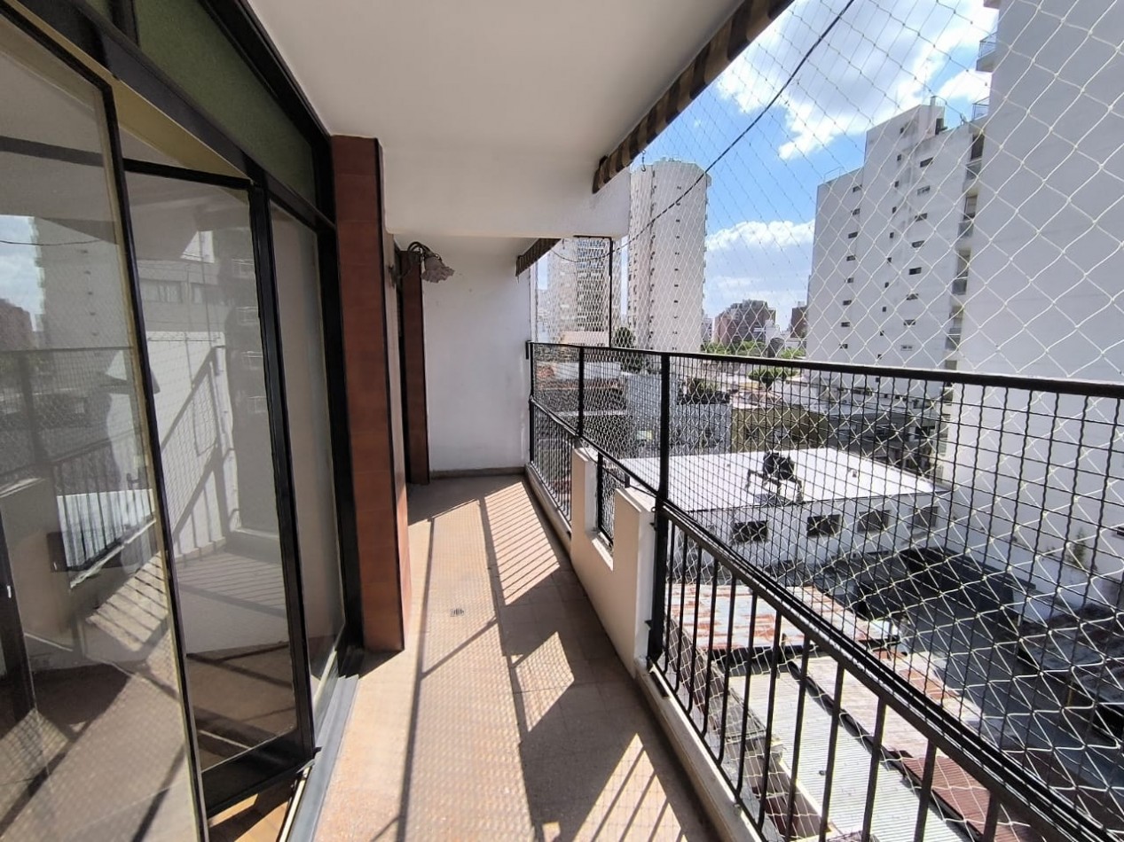 LP - Luminoso departamento 3 ambientes en Quilmes