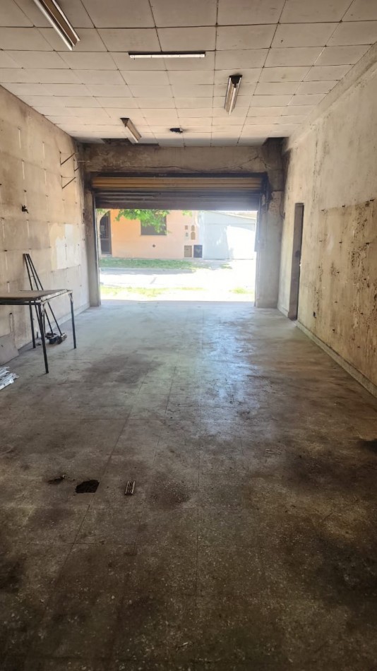 AV- Venta 2 locales comerciales a reciclar en PH