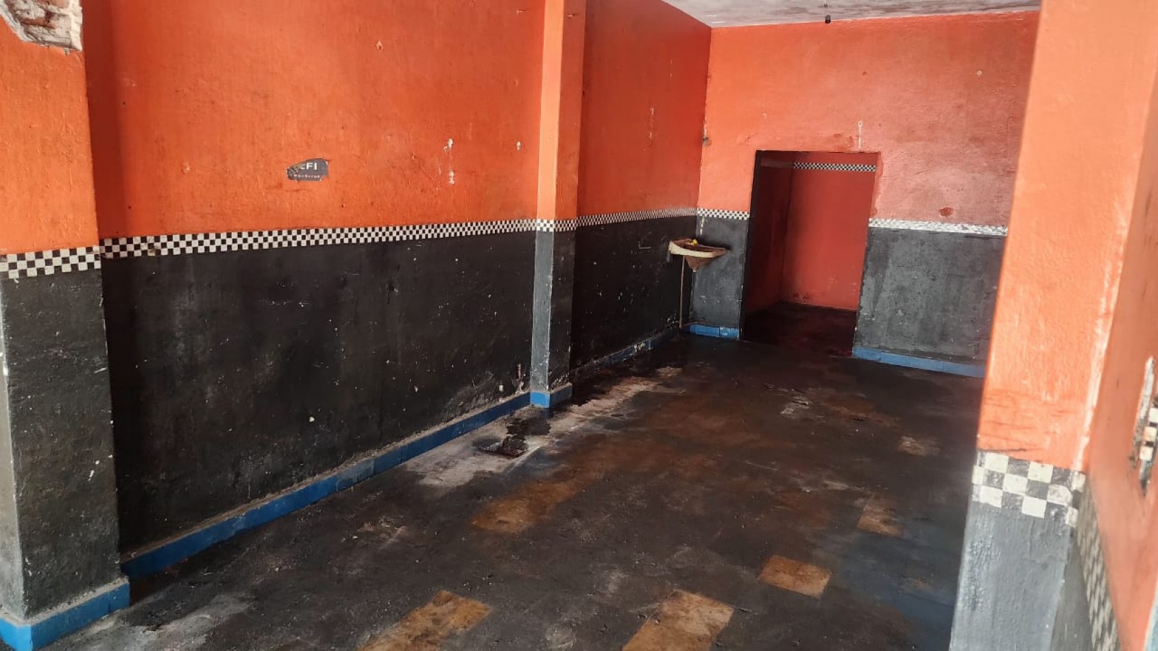AV- Venta 2 locales comerciales a reciclar en PH
