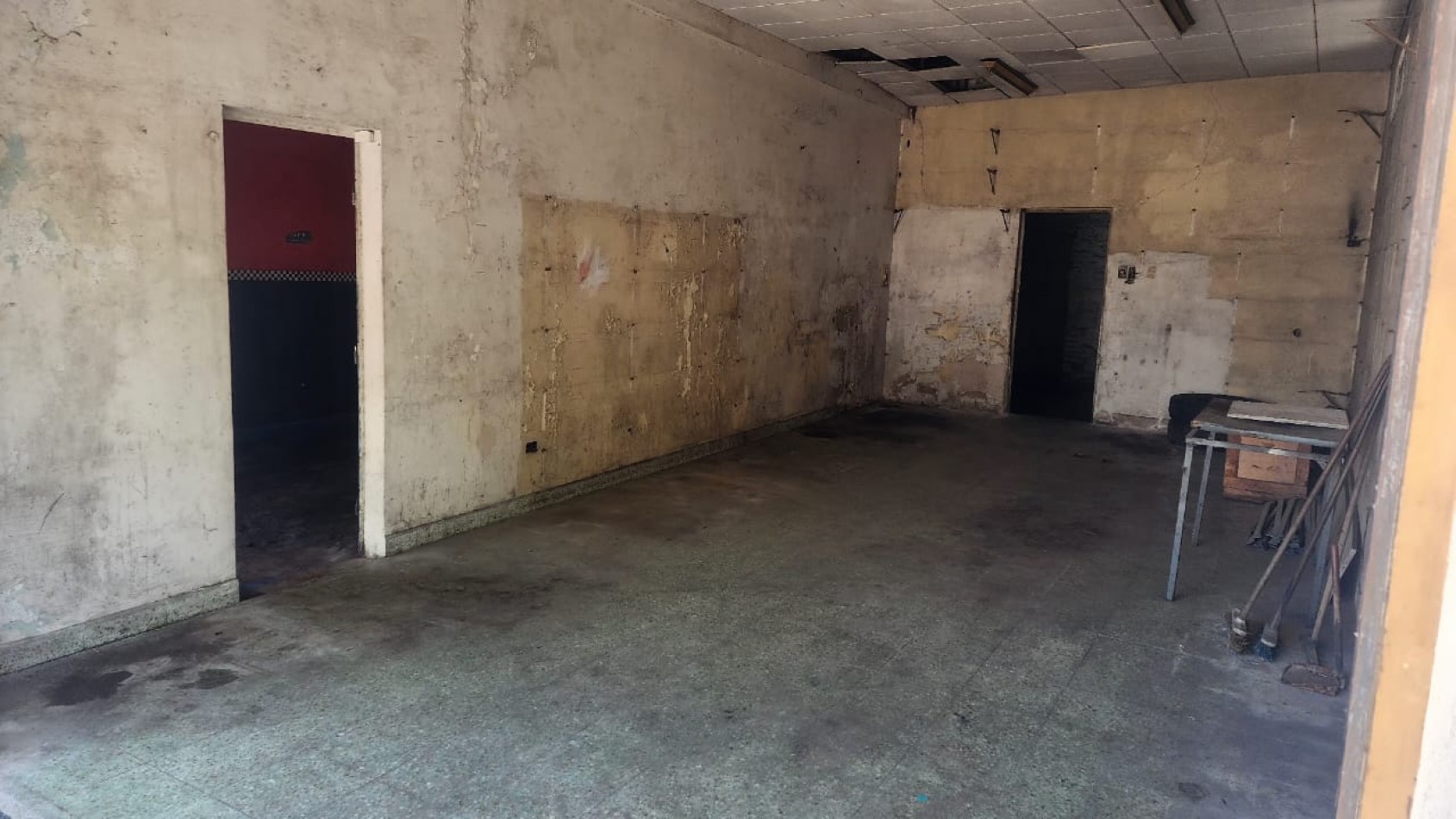 AV- Venta 2 locales comerciales a reciclar en PH