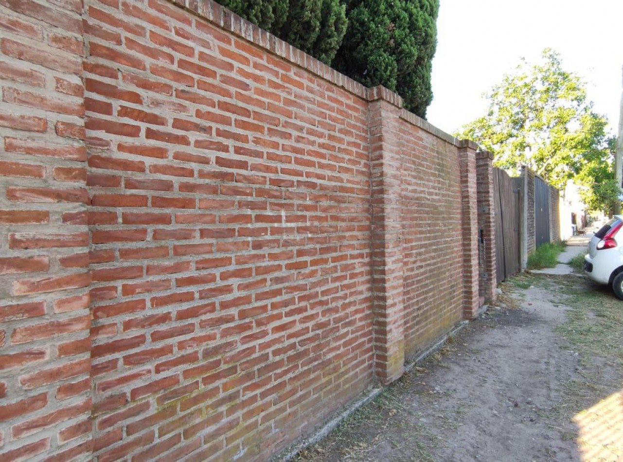 RB - Lote con vivienda de hormigon en construccion de dos plantas a terminar cerca del Cruce Varela