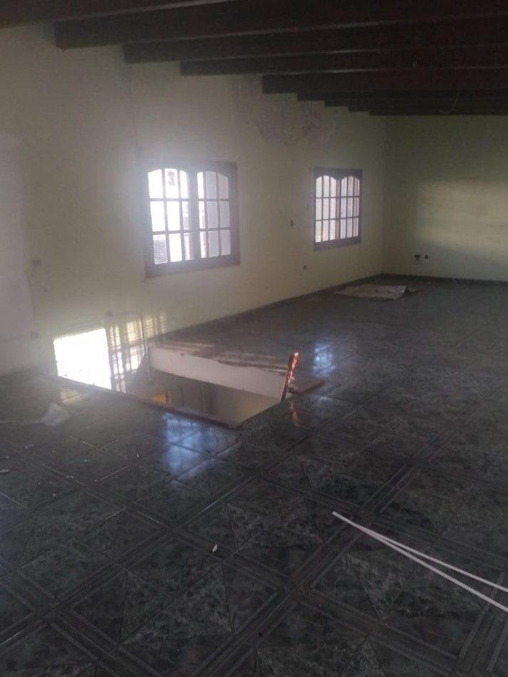 AJ - Local comercial de dos plantas