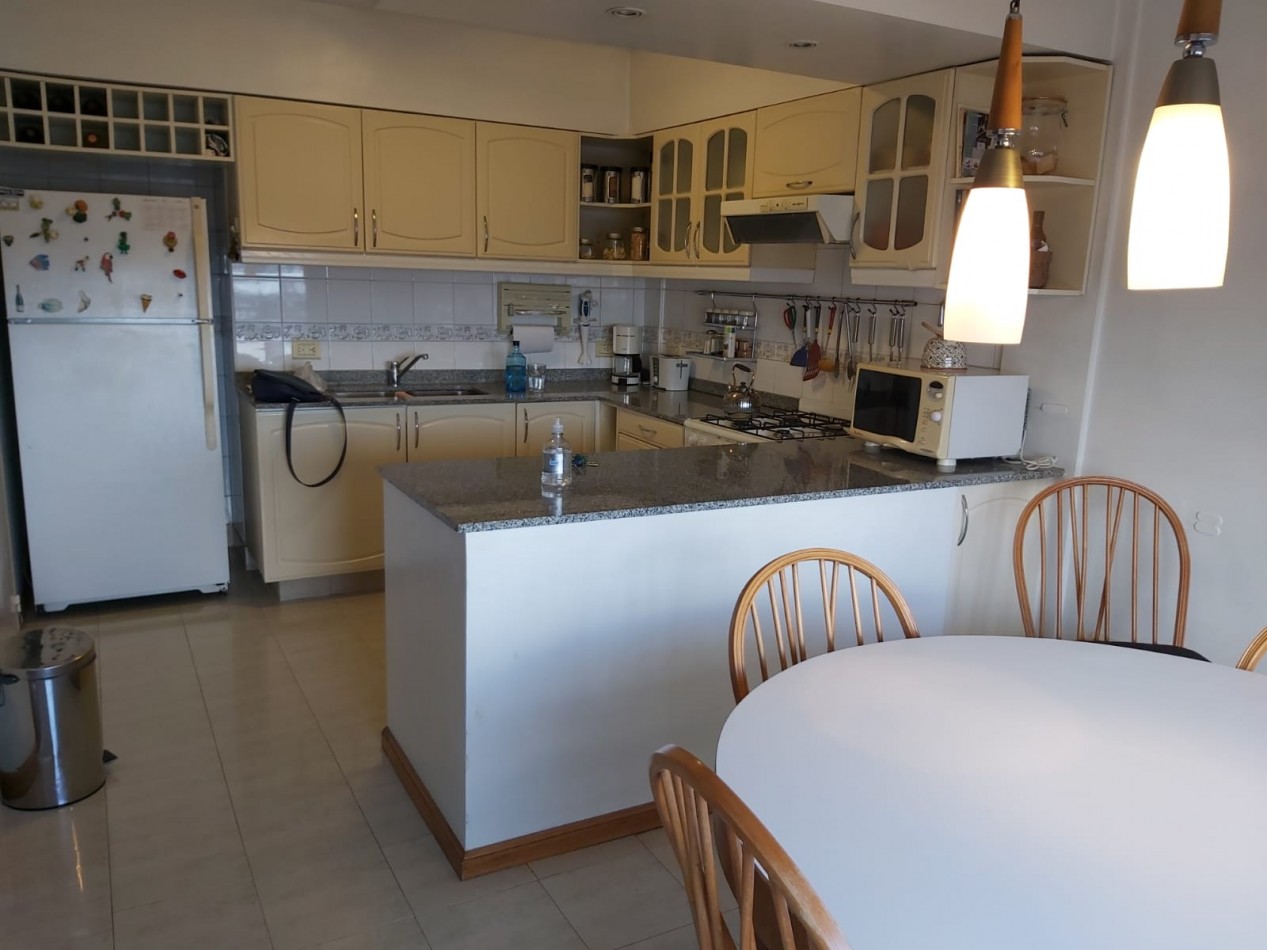 AJ - HERMOSO PISO DE 3 DORMITORIOS - ZONA PLAZA CONESA