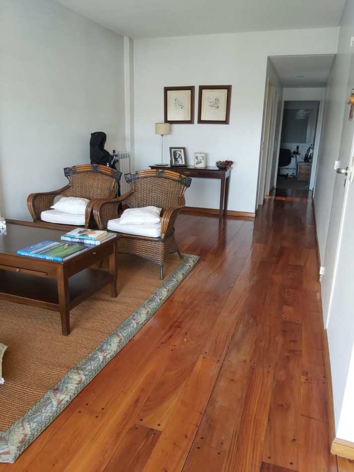 AJ - HERMOSO PISO DE 3 DORMITORIOS - ZONA PLAZA CONESA