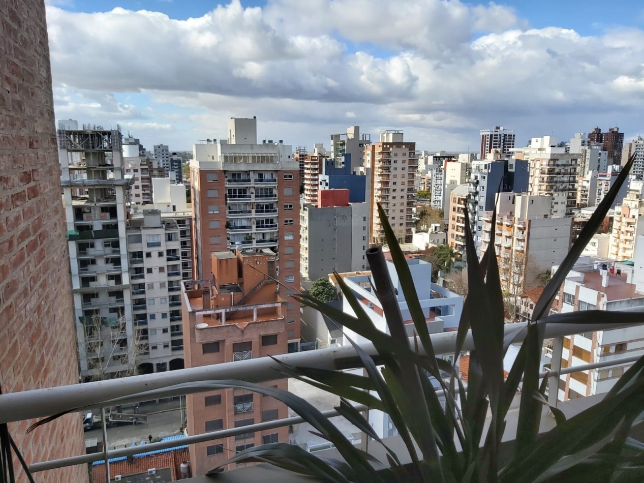 AJ - HERMOSO PISO DE 3 DORMITORIOS - ZONA PLAZA CONESA