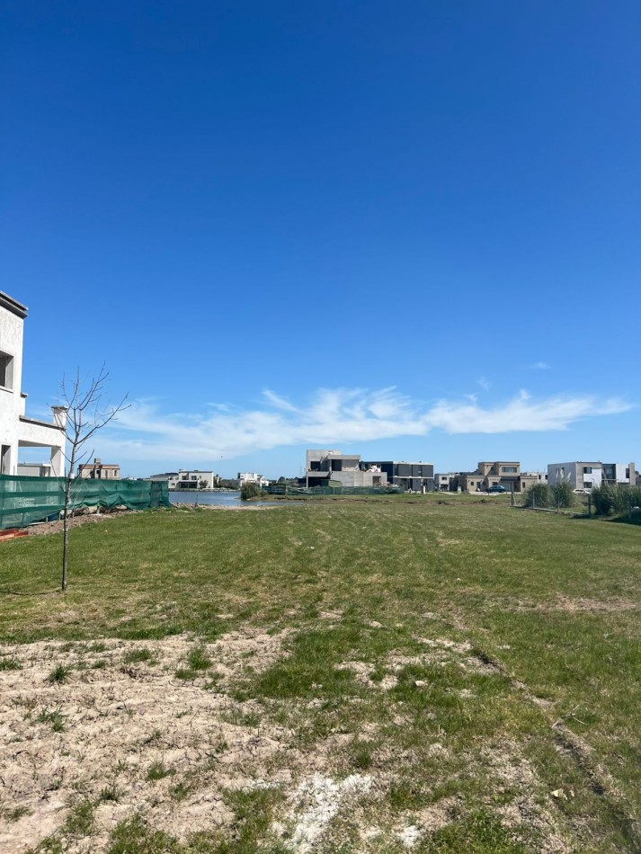 Av- Lote de 700m2 en el barrio magallanes, pueblos del plata 