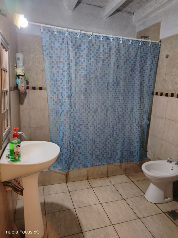 VN - Venta en block de 4 viviendas y deposito.