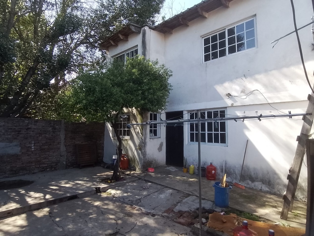 VN - Venta en block de 4 viviendas y deposito.