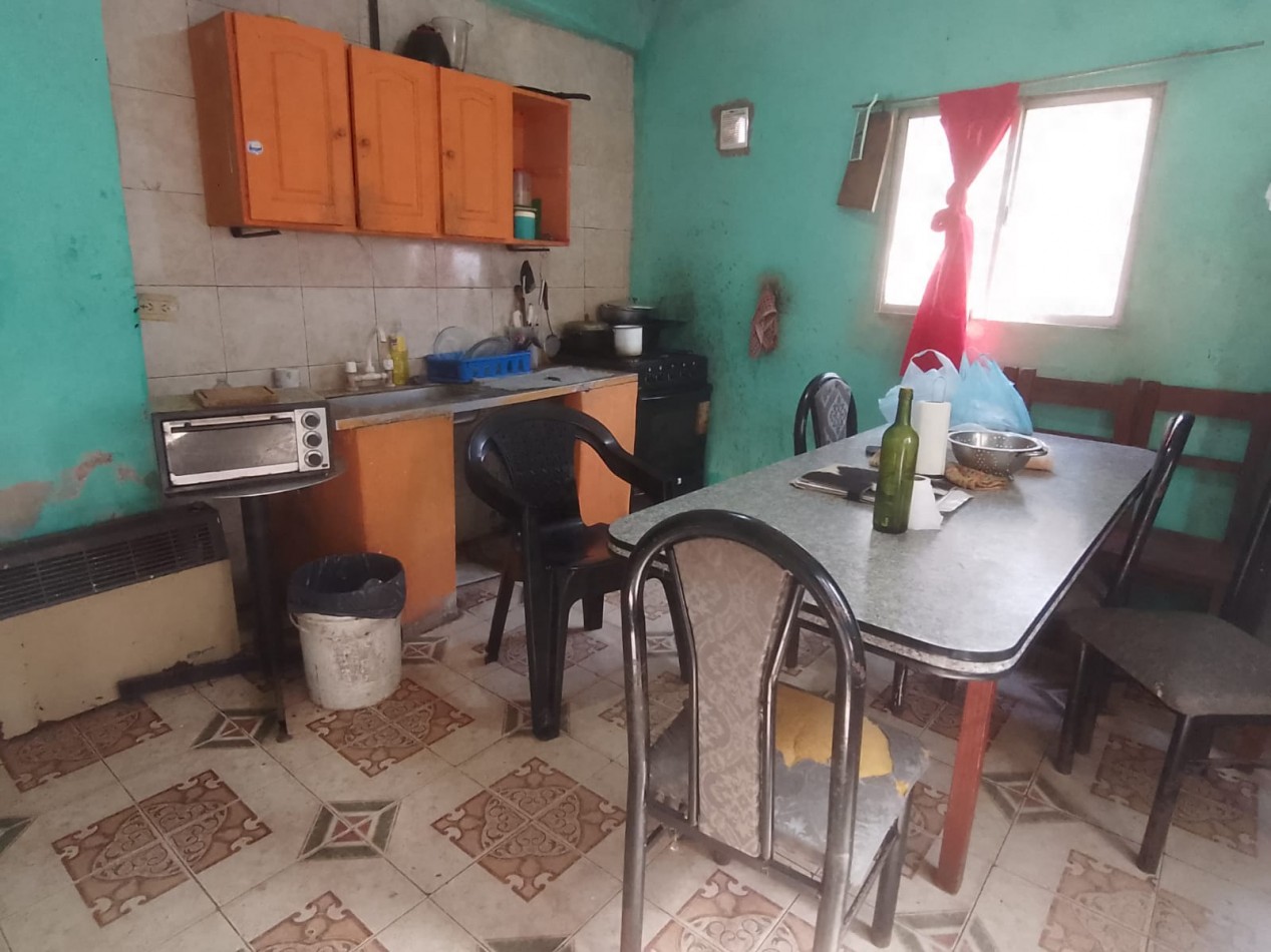 VN - Venta en block de 4 viviendas y deposito.