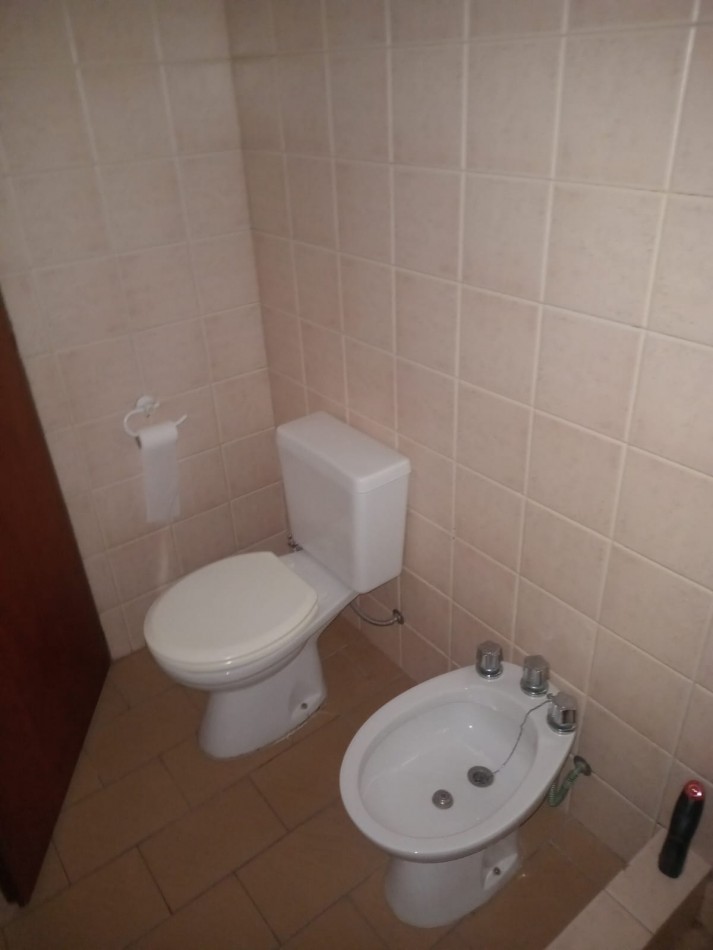 MS - Se alquila hermoso departamento de 3 ambiente en una excelente zona comercial sobre avenida.