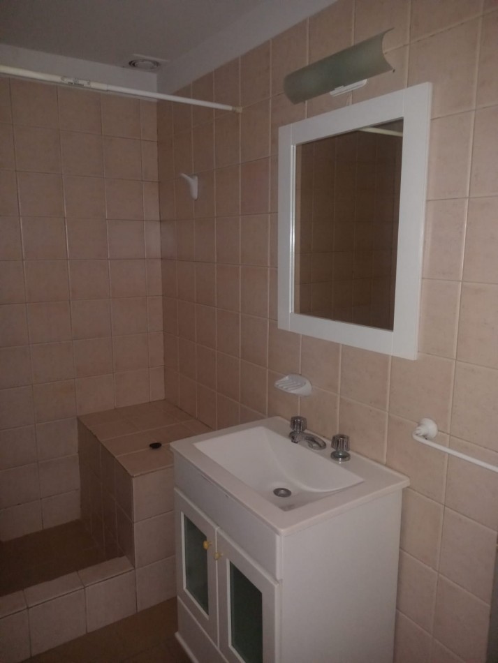 MS - Se alquila hermoso departamento de 3 ambiente en una excelente zona comercial sobre avenida.