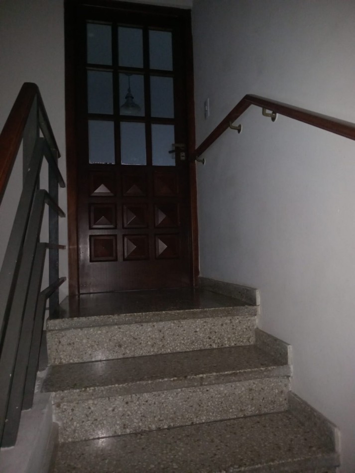 MS - Se alquila hermoso departamento de 3 ambiente en una excelente zona comercial sobre avenida.
