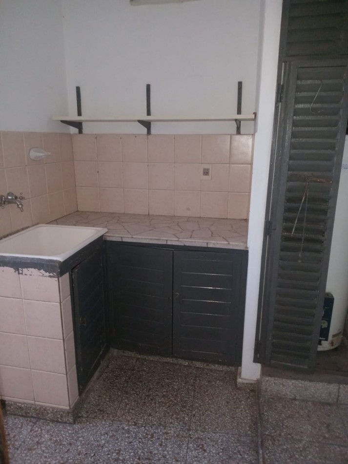MS - Se alquila hermoso departamento de 3 ambiente en una excelente zona comercial sobre avenida.