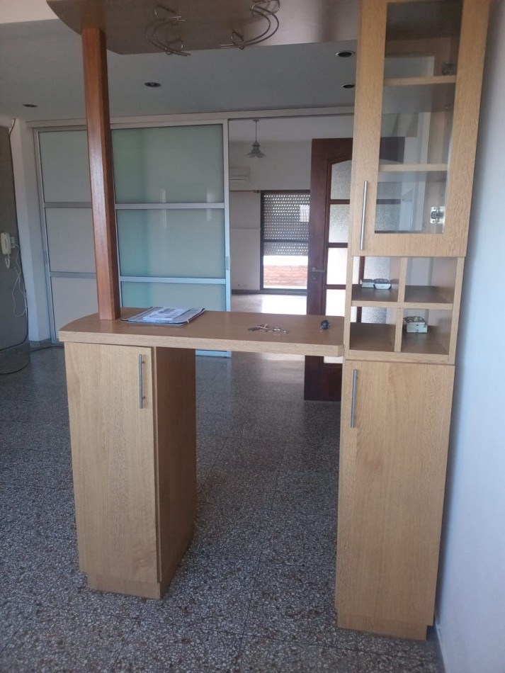MS - Se alquila hermoso departamento de 3 ambiente en una excelente zona comercial sobre avenida.