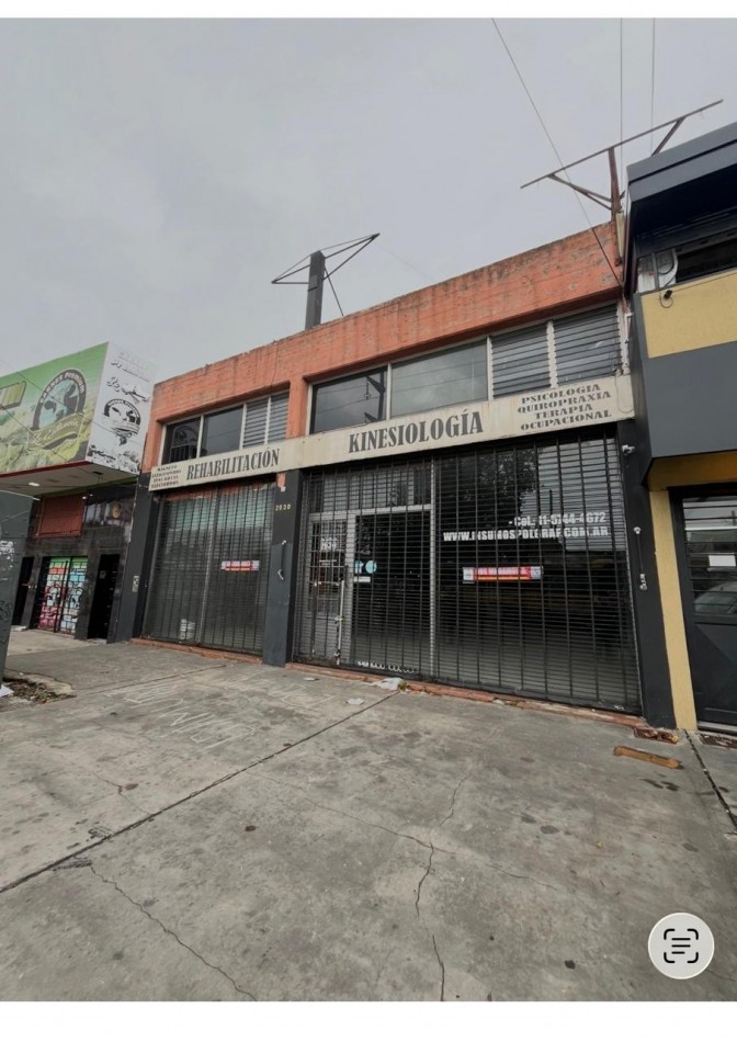 AJ - AMPLIO LOCAL SOBRE AV. LA PLATA - QUILMES OESTE