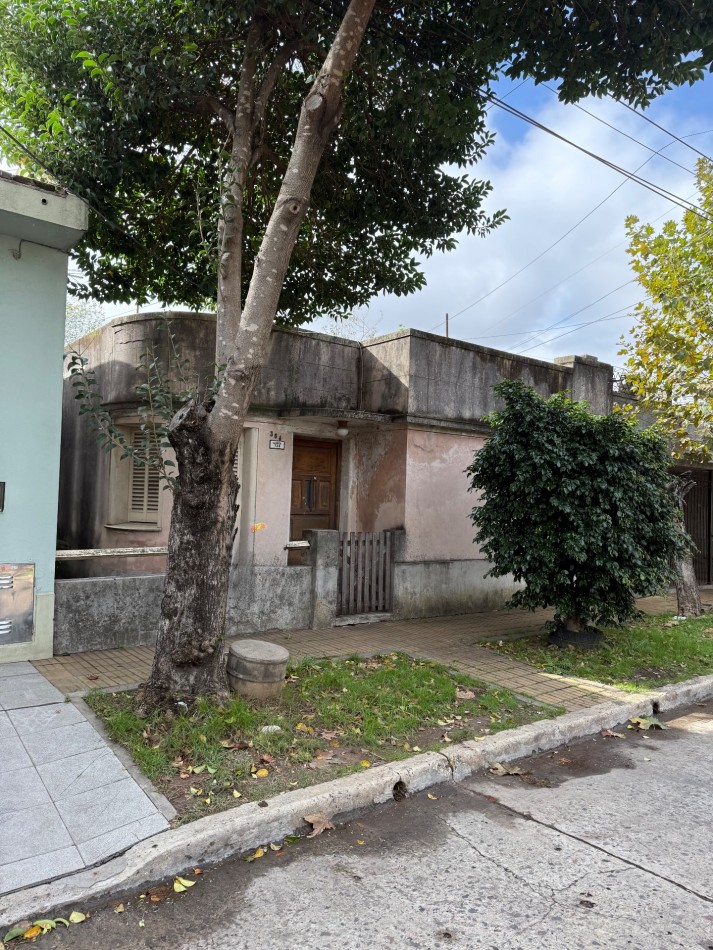 AJ - Casa a reciclar con gran potencial, Excelente ubicacion 