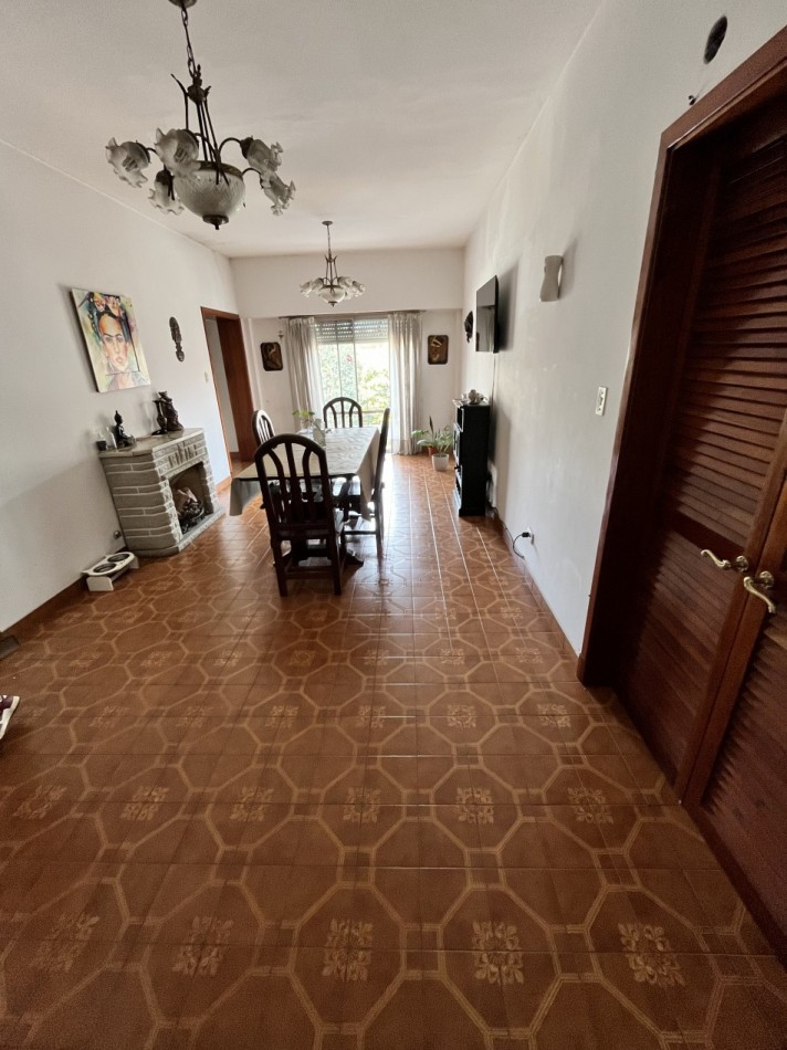 AJ Vivienda multifamiliar con dos locales, departamento 4 amb y 2 ambientes