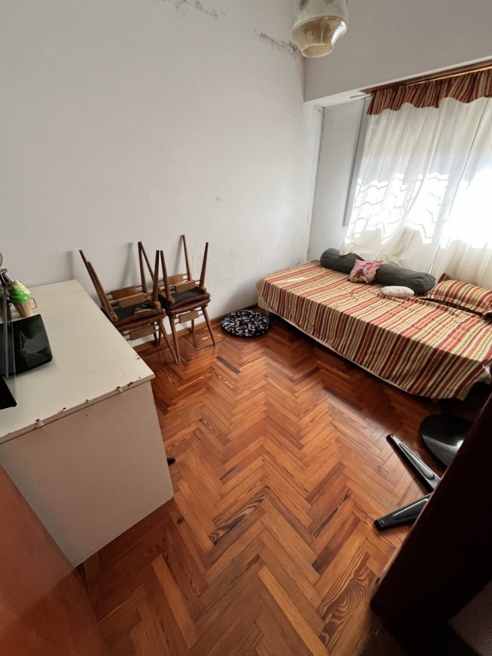 AJ Vivienda multifamiliar con dos locales, departamento 4 amb y 2 ambientes