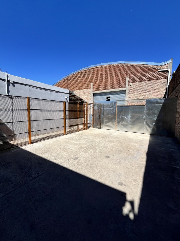 AJ DEPOSITOS 1200 m2 en excelente estado Berazategui