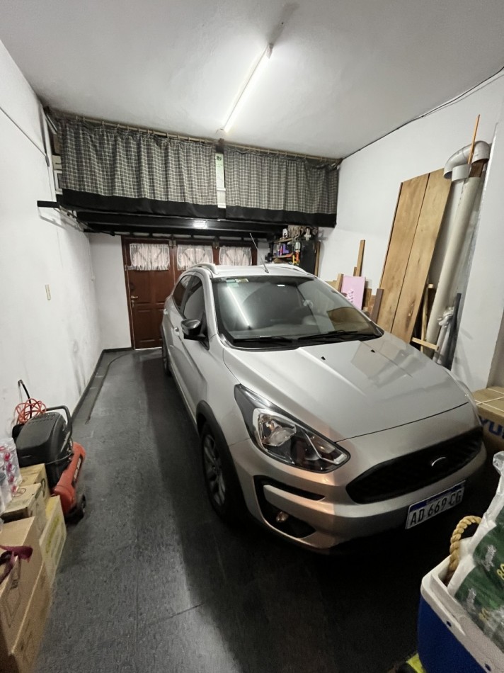 AJ - CASA EN DOS PLANTAS - IMPECABLE - APTA CREDITO
