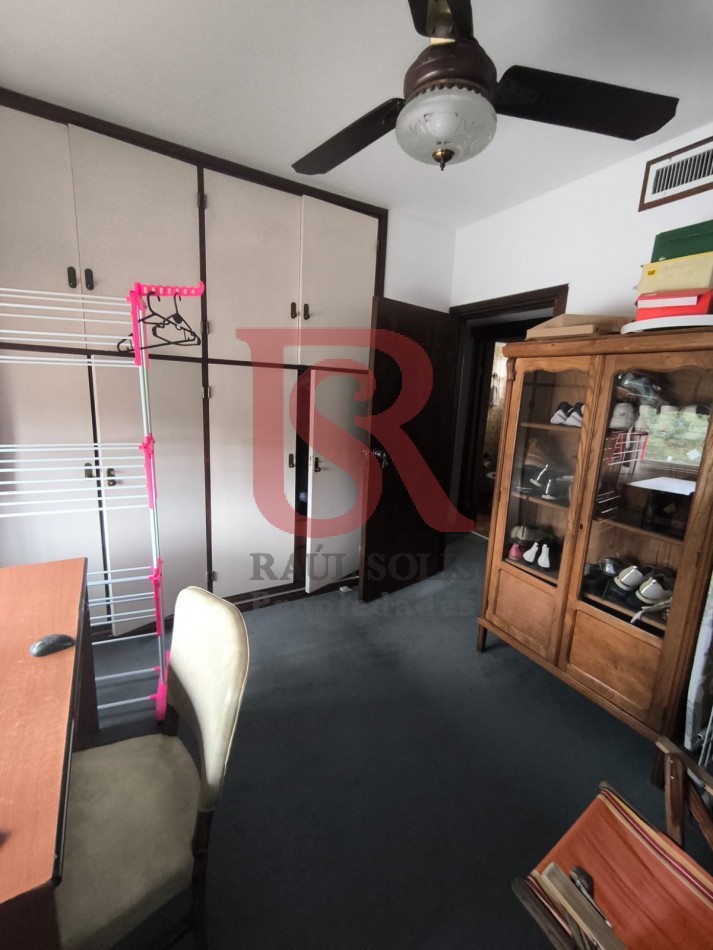 LP - VENTA! Hermoso piso de 4 ambientes con cochera y escritorio en Quilmes centro