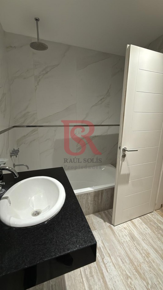 AM. Impecable Casa en Alquiler de 4 ambientes con Piscina