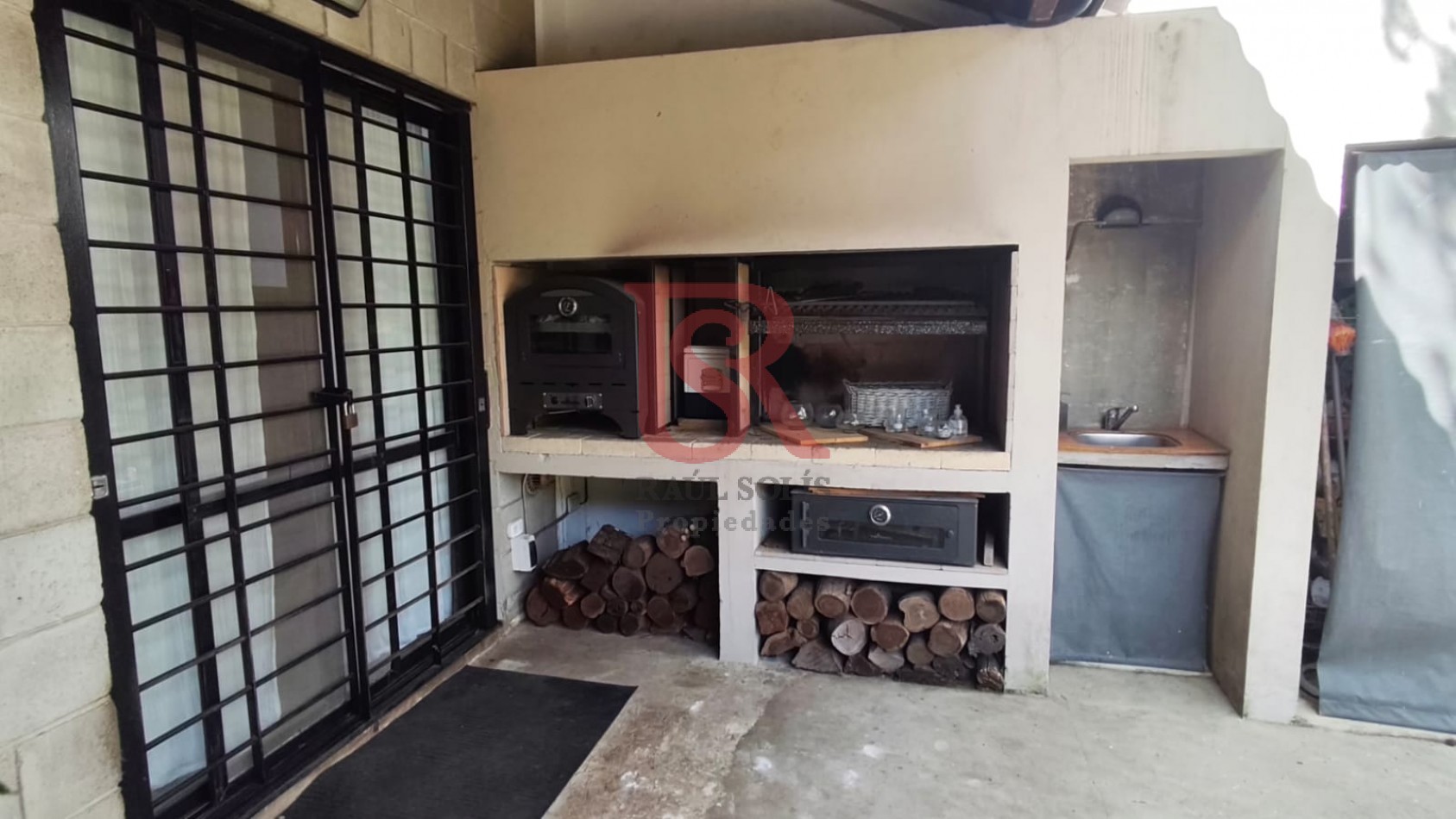 DN - Excelente ubicacion, Casa 4 ambientes en venta, Quilmes!! Apta Credito