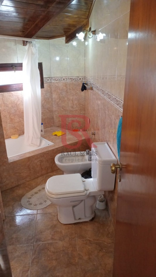MS-Casa en Venta - Dos Plantas con Departamento Independiente, Pileta y Amplio Parque