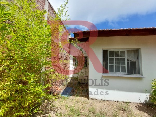 AV- Amplia casa en venta a pocas cuadras del mar