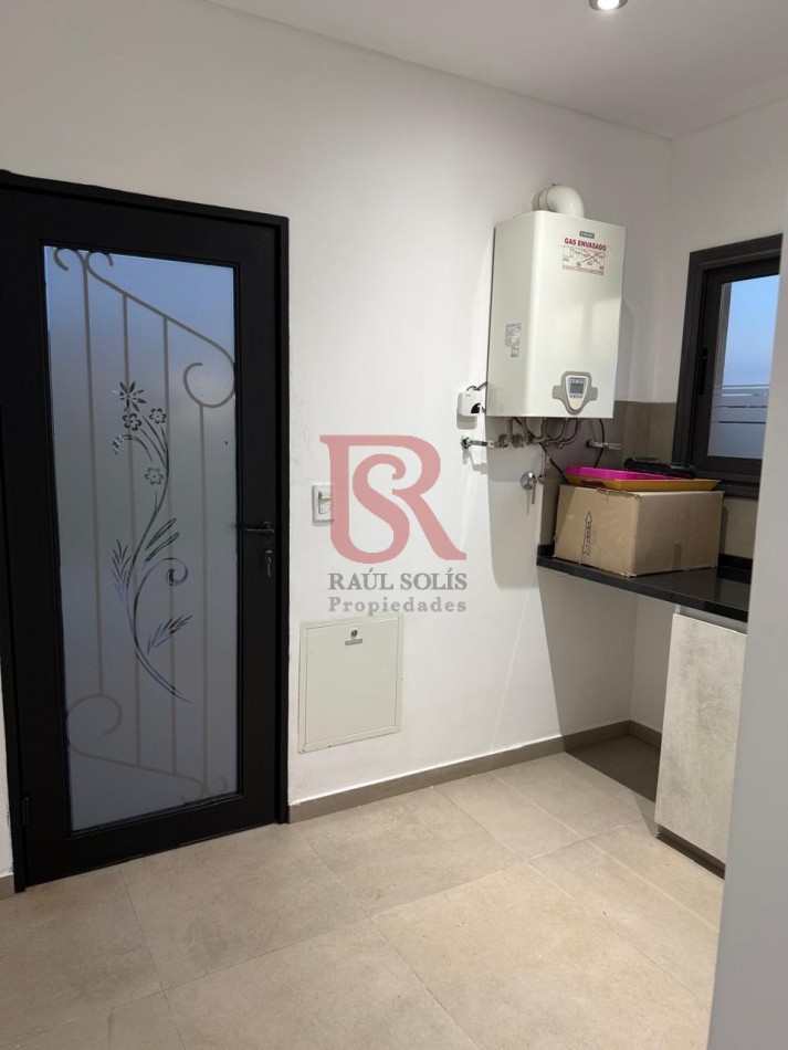 AM. Impecable Casa en Alquiler de 4 ambientes con Piscina