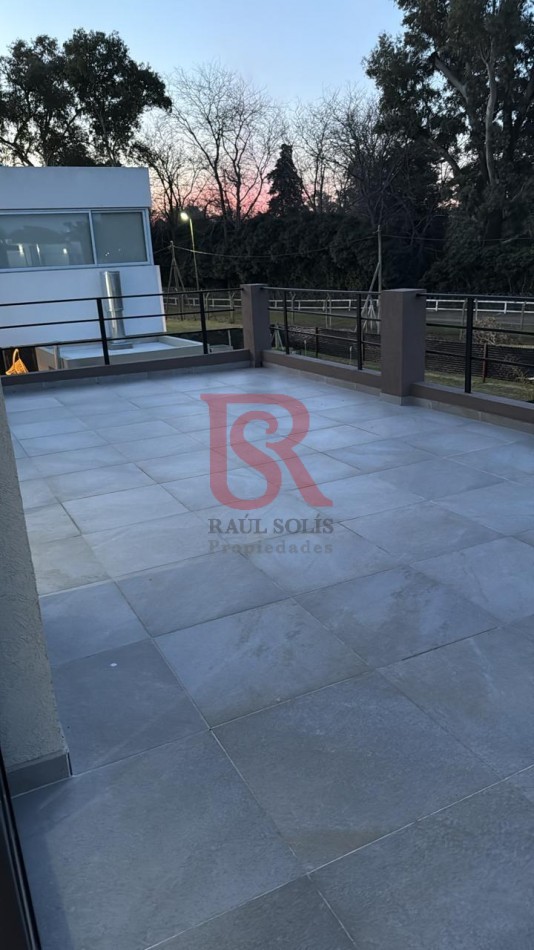 AM. Impecable Casa en Alquiler de 4 ambientes con Piscina