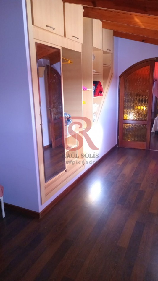 MS-Casa en Venta - Dos Plantas con Departamento Independiente, Pileta y Amplio Parque