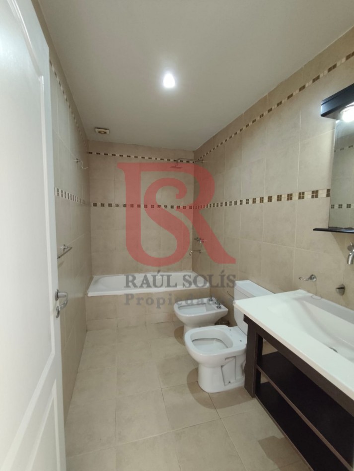 DN - Amplio departamento 3 ambientes con cochera en alquiler, Quilmes