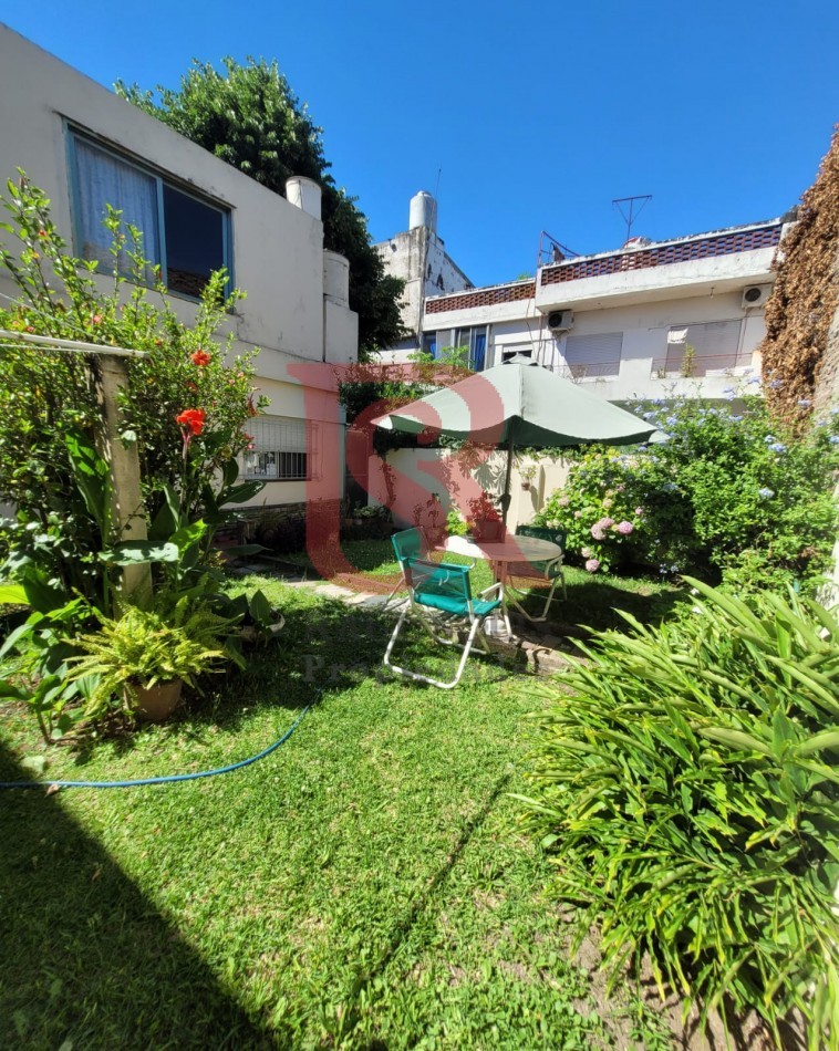 ES. PH AL FRENTE 4  AMBIENTES CON COCHERA Y JARDIN CON PARRILLA - APTO CREDITO-