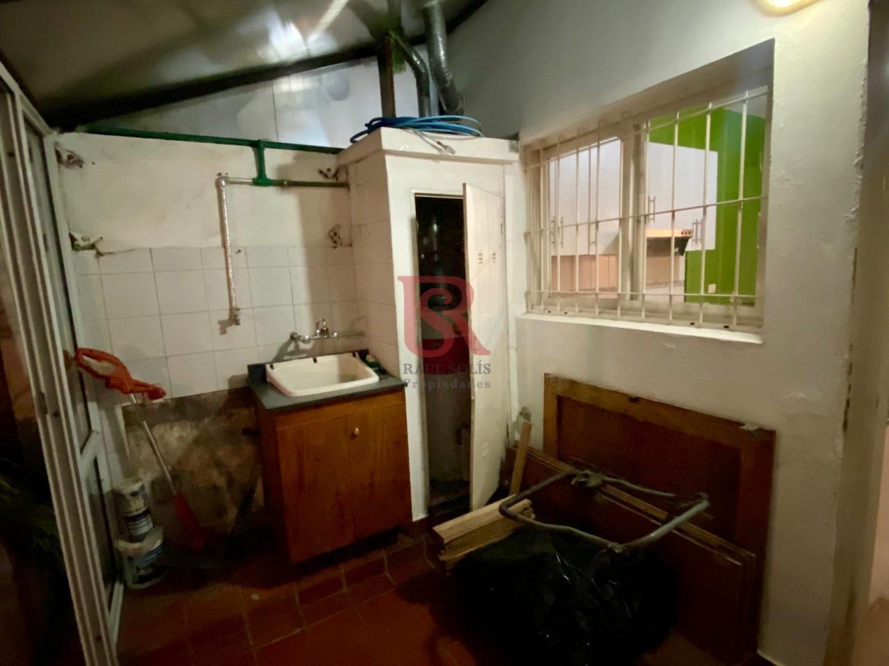 AM. Triple con patio en Alquiler