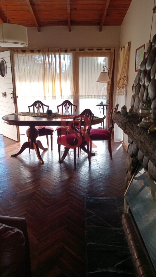 MS-Casa en Venta - Dos Plantas con Departamento Independiente, Pileta y Amplio Parque