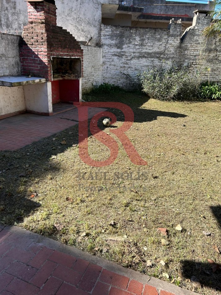 lg - luminosa propiedad con amplios habientes, jardin, en Longchamps ciudad de los arboles