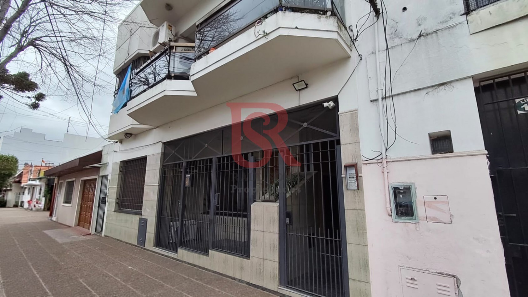 DN - Amplio PH 3 ambientes con dos patios en venta, Wilde!!