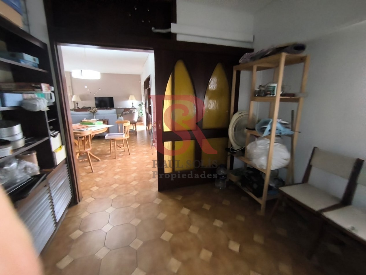 LP - VENTA! Hermoso piso de 4 ambientes con cochera y escritorio en Quilmes centro