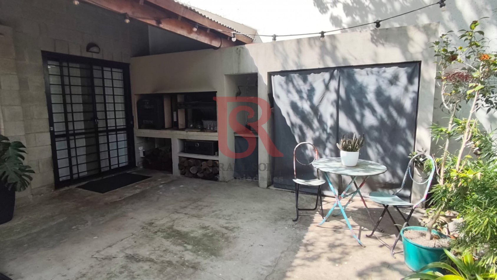 DN - Excelente ubicacion, Casa 4 ambientes en venta, Quilmes!! Apta Credito