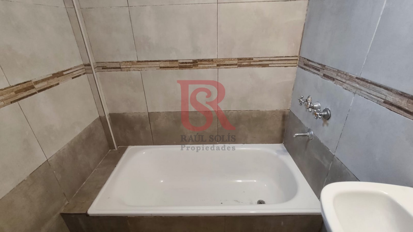 DN - Amplio PH 3 ambientes con dos patios en venta, Wilde!!