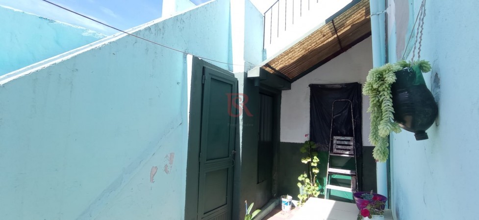 VENTA DE CASA  6 AMB COCHERA Y NEGOCIO