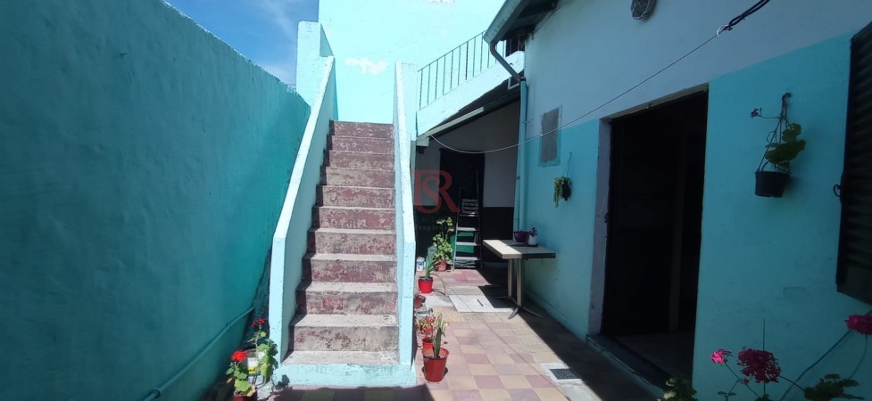 VENTA DE CASA  6 AMB COCHERA Y NEGOCIO